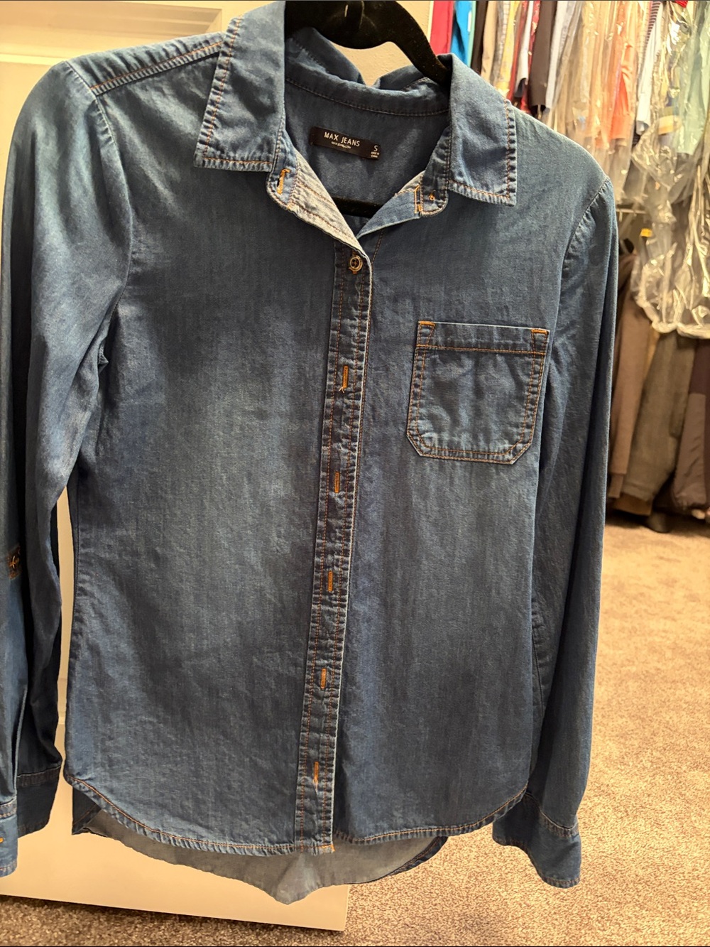 Max Jeans Classic Denim Button-Down Shirt in Medium Blue